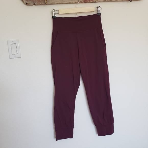 Lululemon Align Jogger Crop *23" in Garnet Womens Size 4 - Picture 1 of 7
